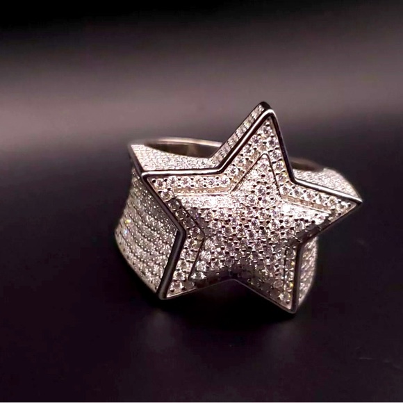 VVS1 Moissanite Star Ring
Sizes 6-12 - Picture 1 of 3